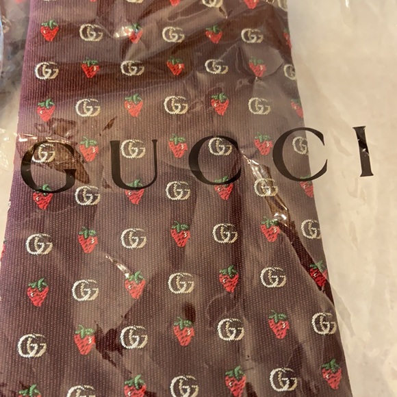 Authentic BNWT Gucci Running Fraise Tie - Picture 2 of 12